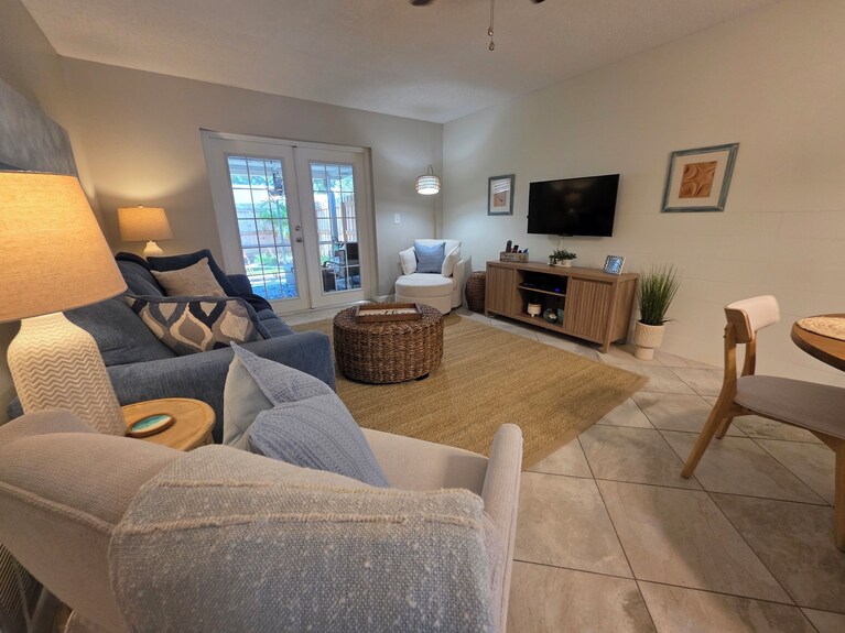 Updated Safety Harbor Villa Walk To Downtown And Philippe Park Pet Friendly - Clearwater, FL
