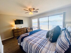 2 bedrooms, iron/ironing board, free WiFi, bed sheets - PEACEFUL LAKEFRONT VIEWS WITH COVERED BOAT SLIP (Hot Springs)
