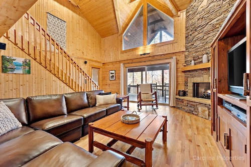 The Bears Den - Pet Friendly, Fire Pit, Kayaks!