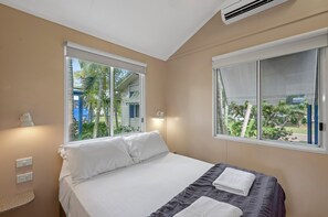 Standard 1 Bedroom Cabin | Iron/ironing board, free WiFi, bed sheets