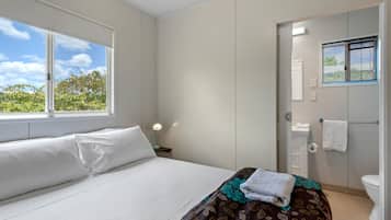 Superior-Ferienhütte, 1 Schlafzimmer (Sleep 4) | 1 Schlafzimmer, Bügeleisen/Bügelbrett, kostenloses WLAN, Bettwäsche