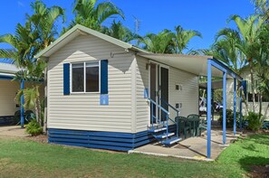 Standard 1 Bedroom Cabin | Terrace/patio