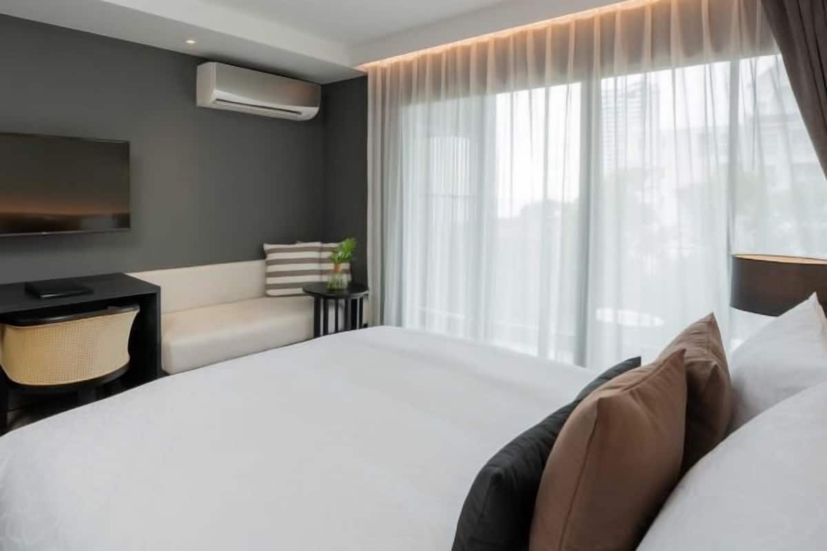Hochwertige Bettwaren, Minibar, Zimmersafe, Schreibtisch