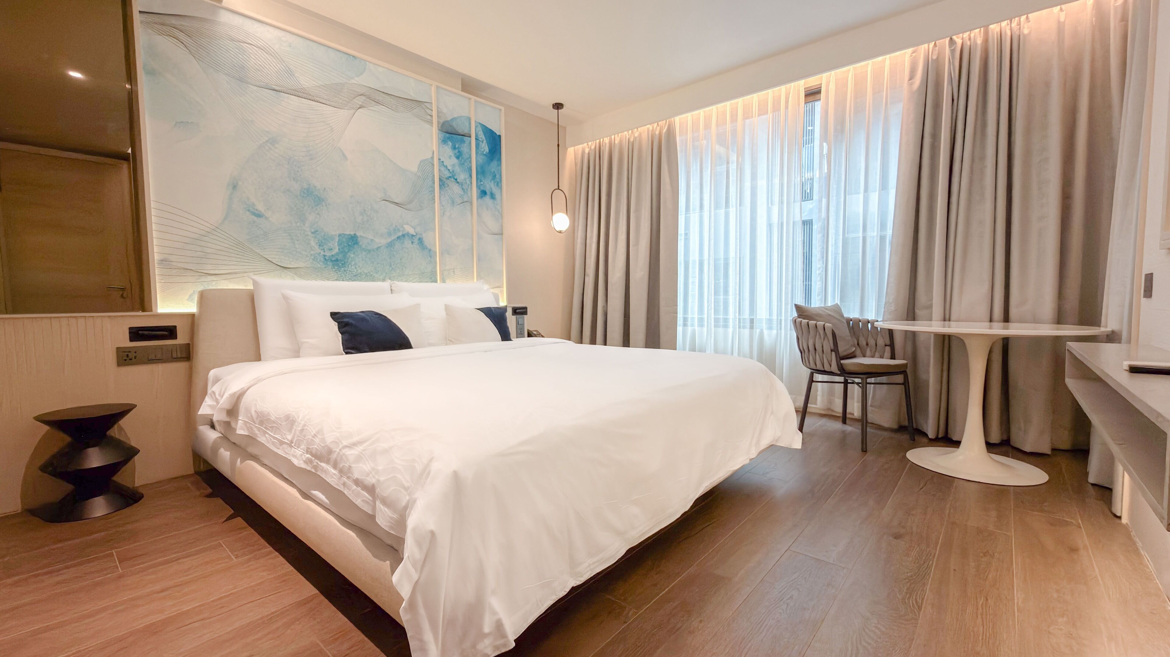 Studio King Bed room | Minibar, caja fuerte, escritorio y espacio para trabajar con un portátil