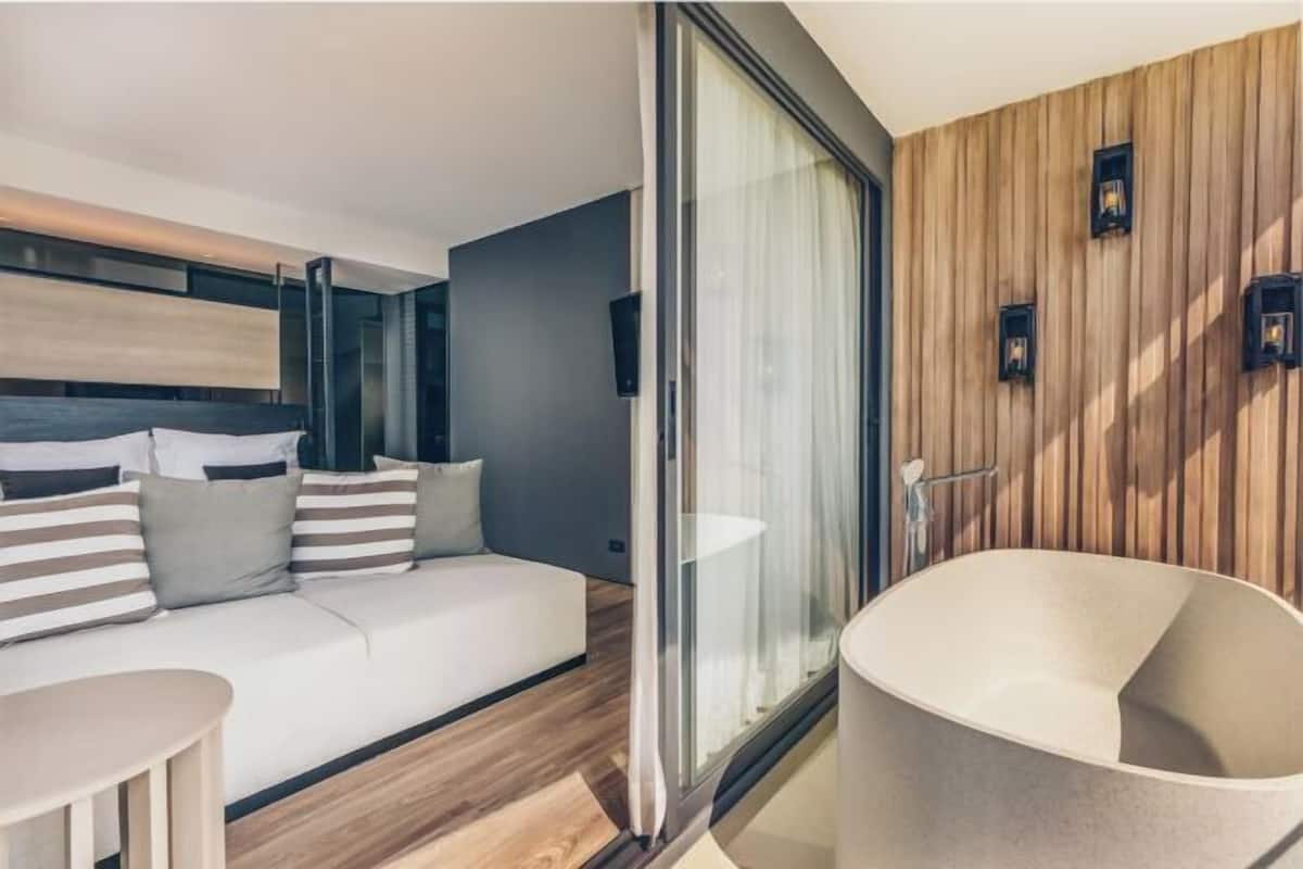 Hochwertige Bettwaren, Minibar, Zimmersafe, Schreibtisch