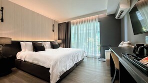 Deluxe King Bed | Minibar, Zimmersafe, Schreibtisch, laptopgeeigneter Arbeitsplatz