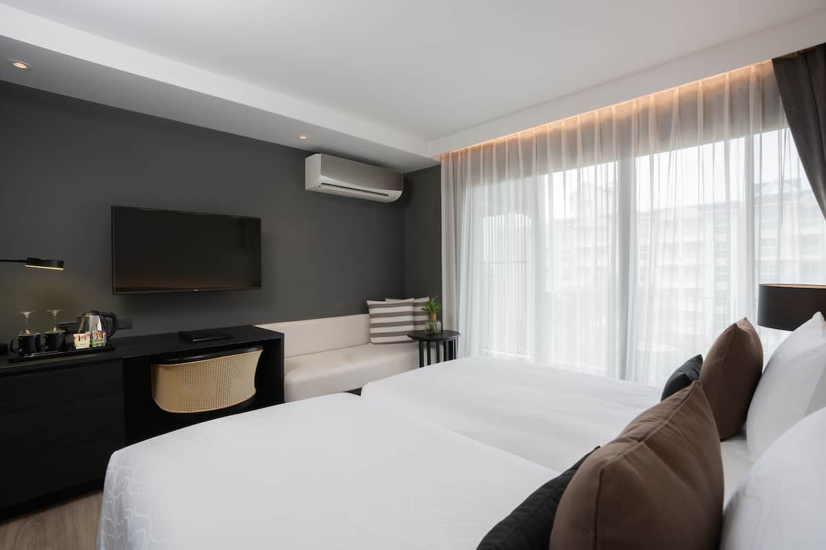 Deluxe Twin Bed | 1 bedroom, minibar, in-room safe, desk