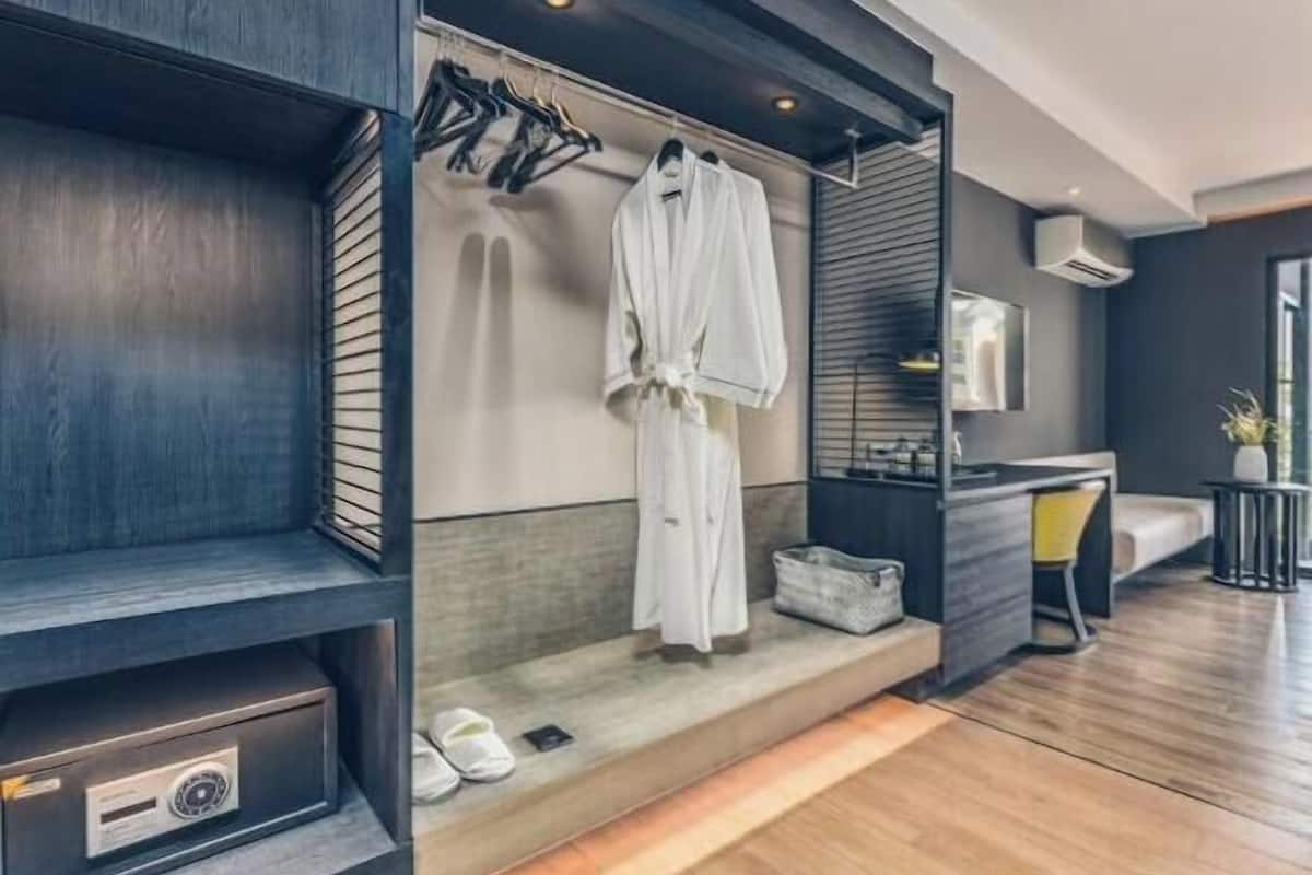 Minibar, in-room safe, desk, laptop workspace