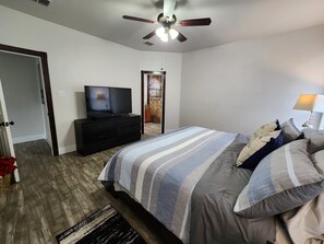 4 bedrooms, desk, iron/ironing board, free WiFi