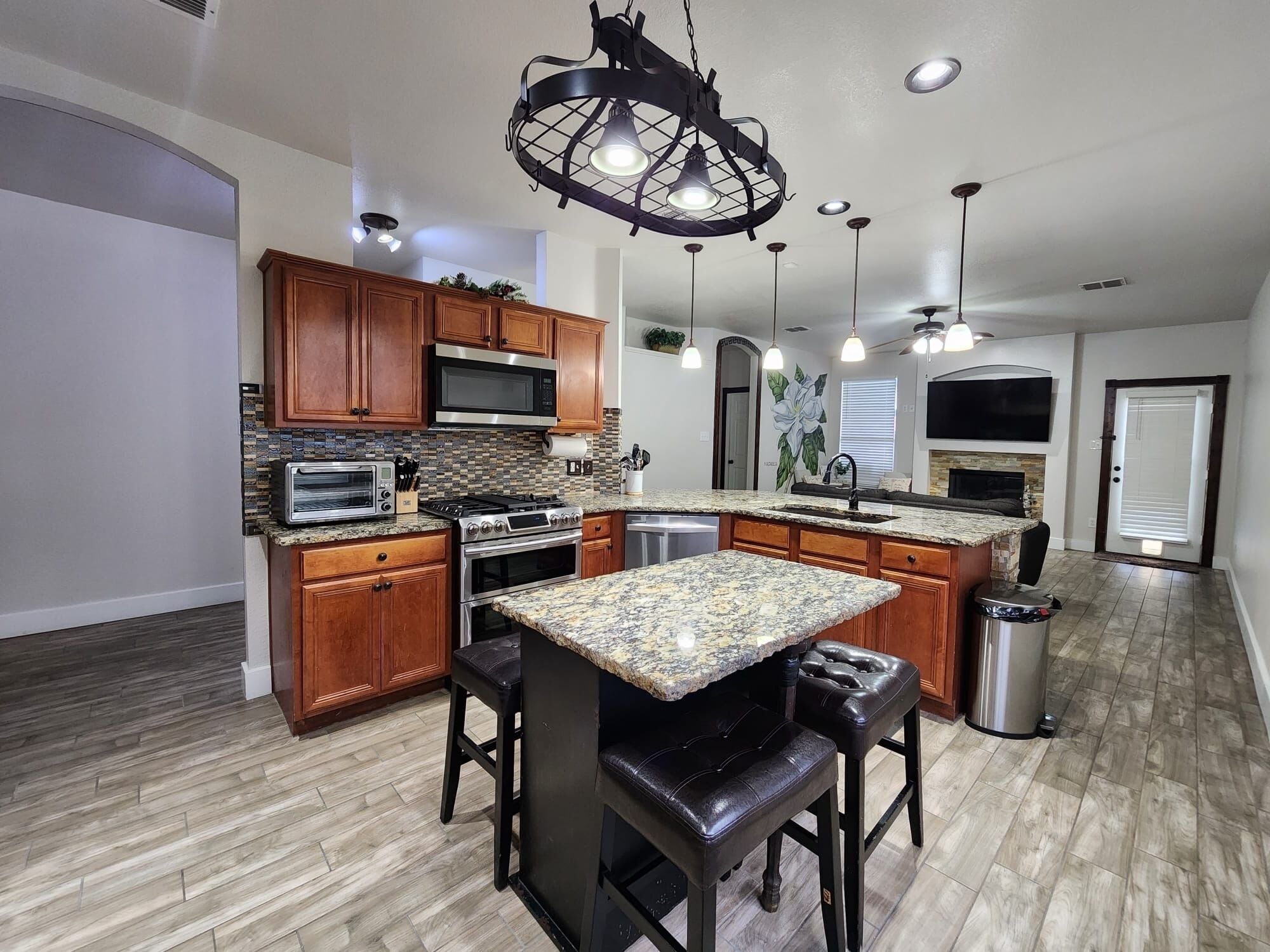 冰箱、微波炉、烤箱、炉灶