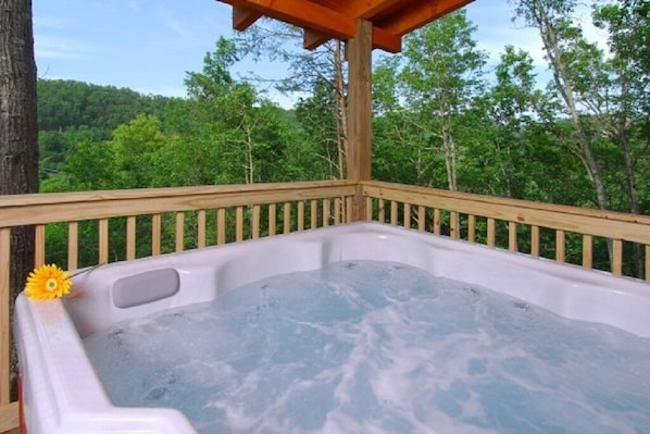 Outdoor spa tub