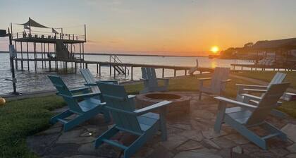 ❤️ Wide Open Water! Huge Boat Dock w/ rope swing! Lake toys (Kayak, Paddleboard, Lily Pad) included! Great fishing! 🐟