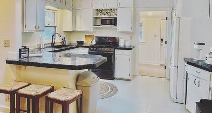 The "Little House on the Hill"- Near Downtown Fayetteville and the U of A