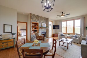 Interior - Hike & Ski: Mtn-View Gem w/ Balcony in Burnsville! (Burnsville)