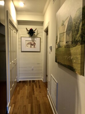 Interior - Convenient quiet LSU Location near City Park, coffee shops, restaurants and bars (Baton Rouge)