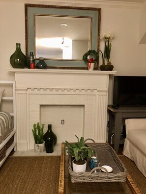 Interior - Convenient quiet LSU Location near City Park, coffee shops, restaurants and bars (Baton Rouge)
