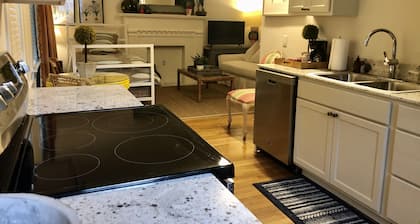 Convenient quiet LSU Location near City Park, coffee shops, restaurants and bars