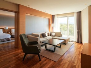 Executive Suite, 2 Double Beds | In-room safe, desk, blackout drapes, soundproofing - Mercure Ambassador Jeju (Seogwipo)