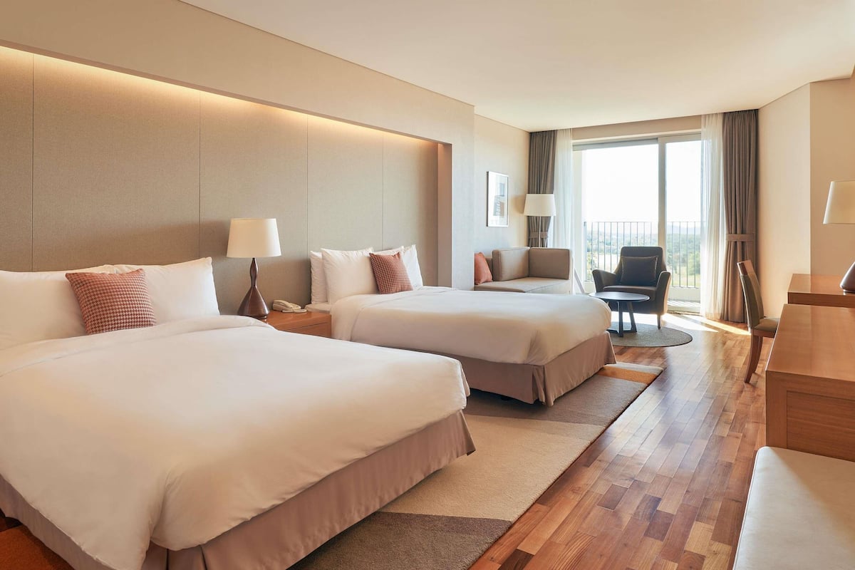 Room (Parlor) | In-room safe, desk, blackout drapes, soundproofing