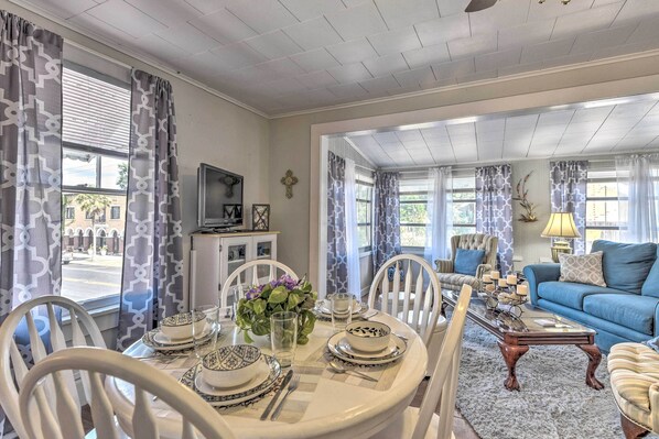 Dining - Crescent City Apartment w/ Easy Lake Access! (Crescent City)