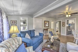 TV - Crescent City Apartment w/ Easy Lake Access! (Crescent City)