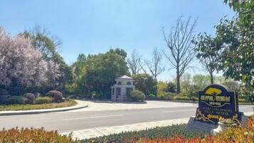 A sign for Dongro Lake Resort Villa Hotel with a clear view of the entrance and surrounding greenery.