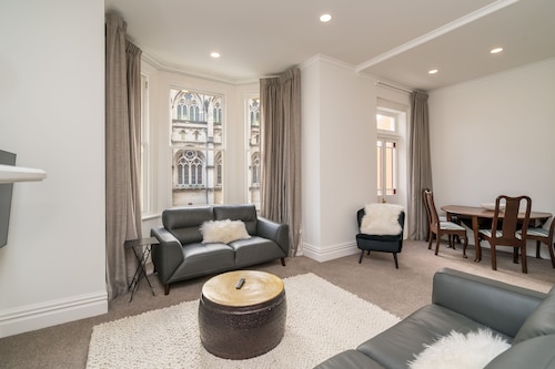 Inner City Elegance on Stuart Street