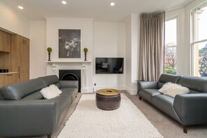 Townhouse – luksus | Eget kjøkken | Kjøleskap, ovn, kokeplater og oppvaskmaskin