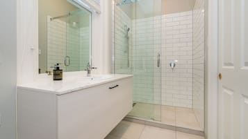 Nhà liên kế Cao cấp | Phòng tắm | Buồng tắm vòi sen, vòi sen phun mưa