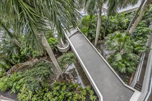 المنطقة المحيطة بالمنشأة