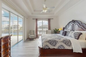 4 bedrooms, iron/ironing board, internet, bed sheets