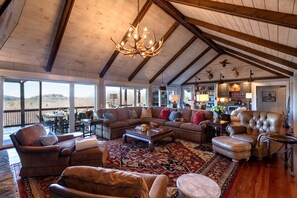 Smart TV, fireplace, books, heated floors - The High House - an amazing 5 STAR LUXE mountain retreat in Highlands/Cashiers (Highlands)