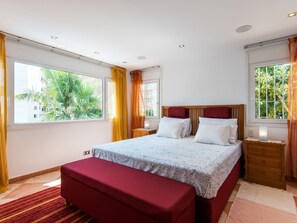 5 makuuhuonetta, silitysrauta/-lauta, internet, vuodevaatteet