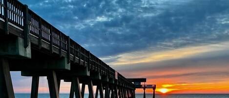 In Strandnähe, Liegestühle, Strandtücher