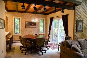 TV, fireplace, video games - New! Family Townhome with Hot Tub, Shuttle service (Dover)