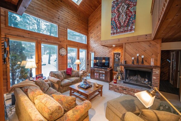 TV, fireplace, video games - New! Family Townhome with Hot Tub, Shuttle service (Dover)