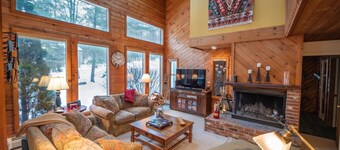 New! Family Townhome with Hot Tub, Shuttle service