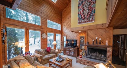 New! Family Townhome with Hot Tub, Shuttle service