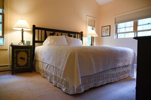 4 bedrooms, desk, iron/ironing board, WiFi