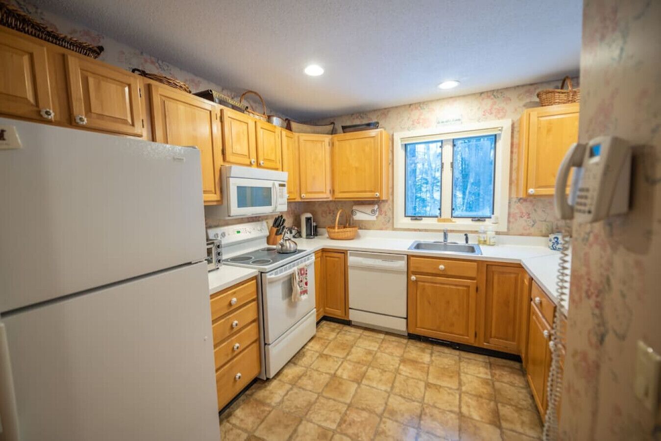 Réfrigérateur, micro-ondes, four, lave-vaisselle