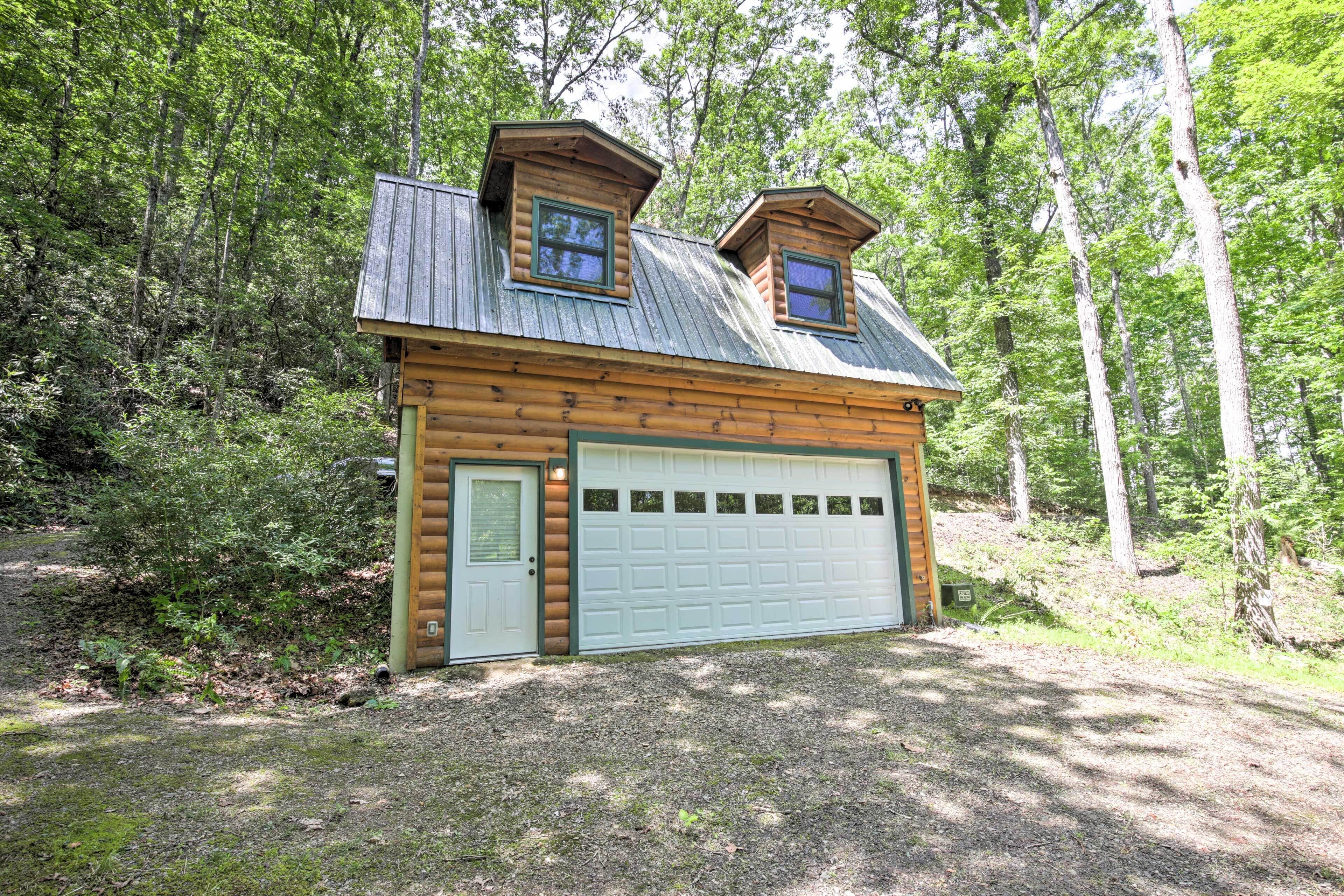 Secluded Murphy Cabin w/ Fire Pit & Creek Access!