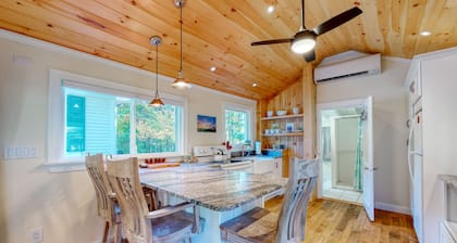 Dog-friendly home with kitchenette - walk to the beach & dining