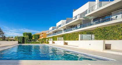 Modern ground floor apartment walking distance to the beach