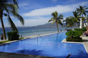 Luokittelematon kuva, 3 kautta 53, painike