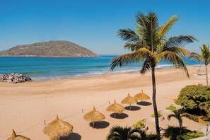 Beach - Sunset Palace Beach Hotel (Mazatlán)