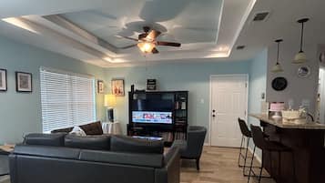 TV connectée, livres, imprimantes