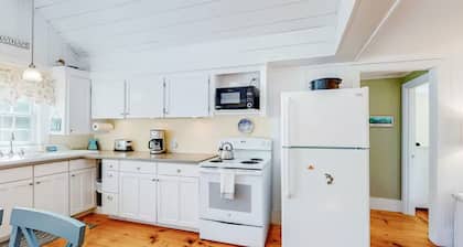 Charming Chatham Cottage