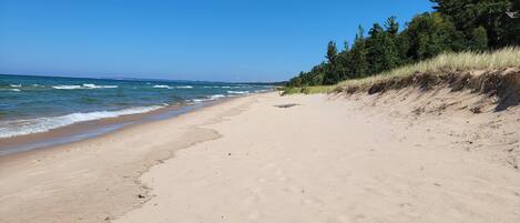 Beach nearby, sun-loungers, beach towels