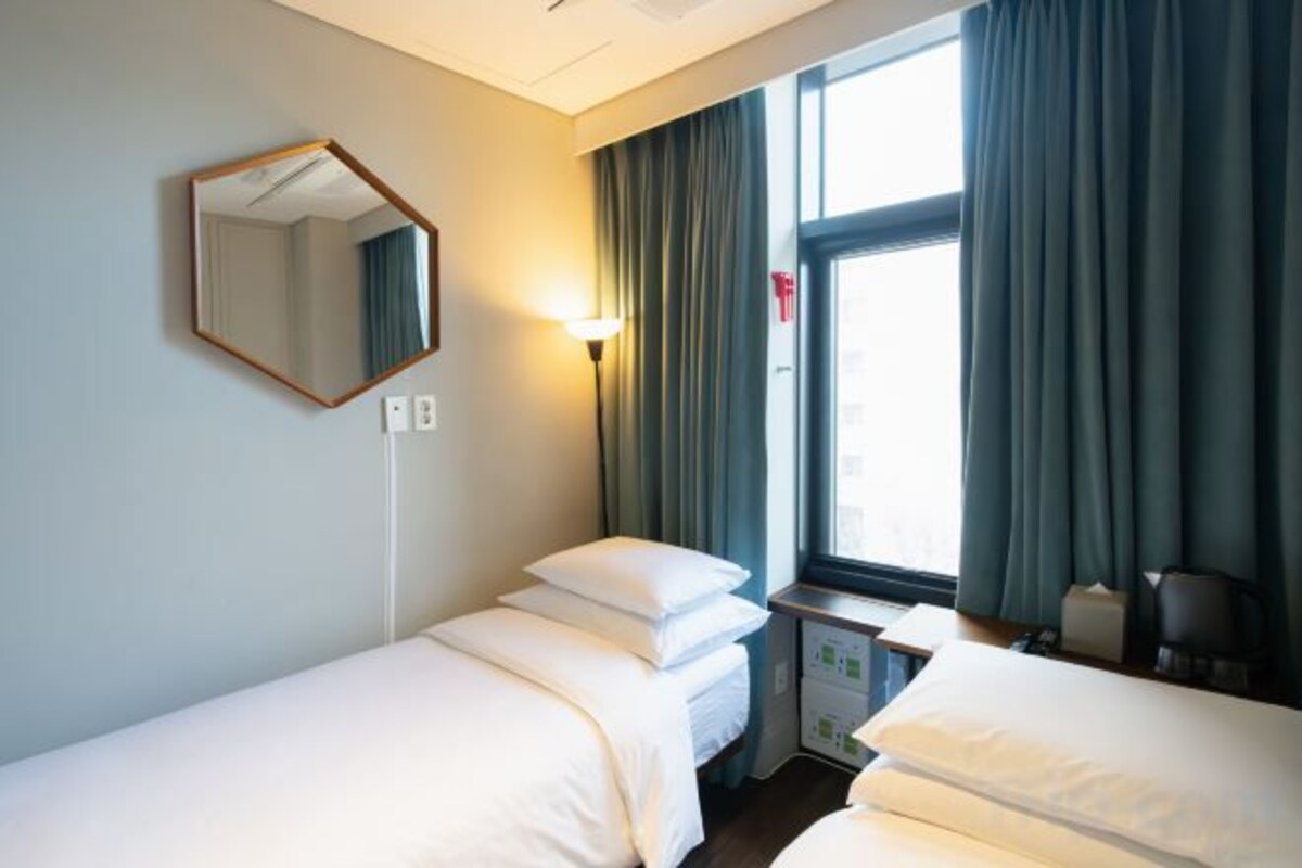 Premium bedding, down duvets, pillow-top beds, in-room safe