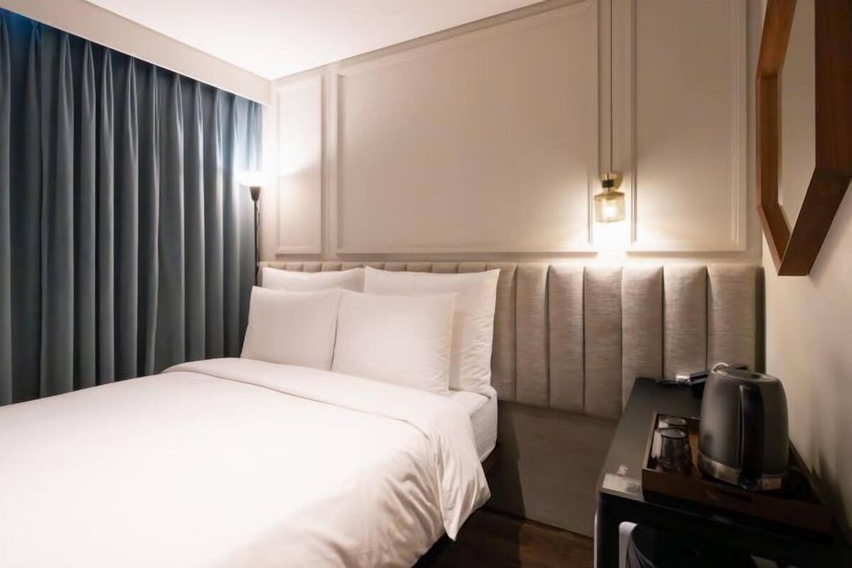 Premium bedding, down duvets, pillow-top beds, in-room safe